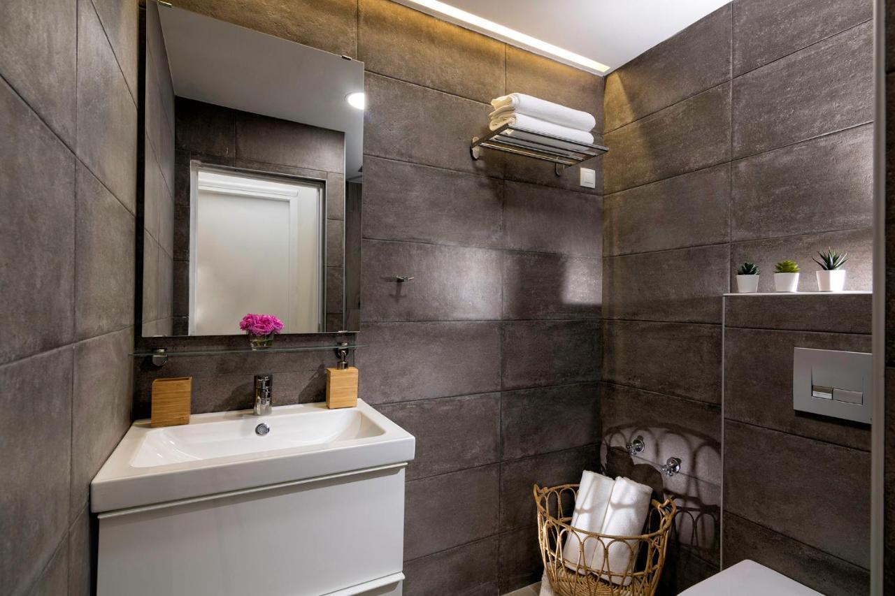 Stylish Apartment By City Center Ираклион Экстерьер фото